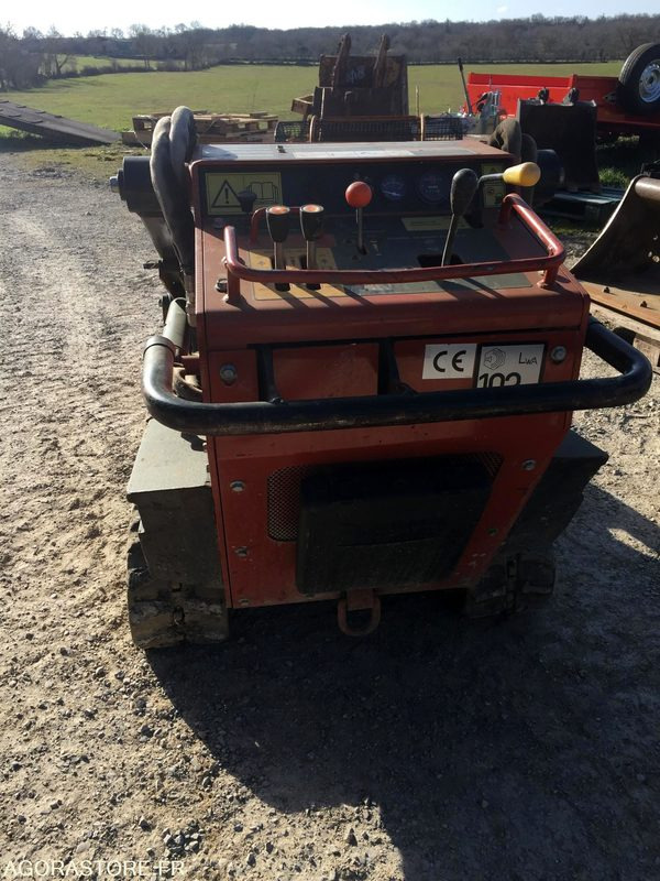 PORTE OUTILS à chenilles DITCH WITCH SK500 - Chargeuse: photos 5 PORTE OUTILS à chenilles DITCH WITCH SK500 - Chargeuse: photos 5