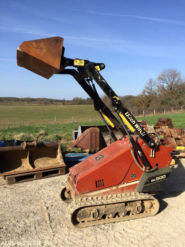 PORTE OUTILS à chenilles DITCH WITCH SK500 - Chargeuse: photos 2 PORTE OUTILS à chenilles DITCH WITCH SK500 - Chargeuse: photos 2