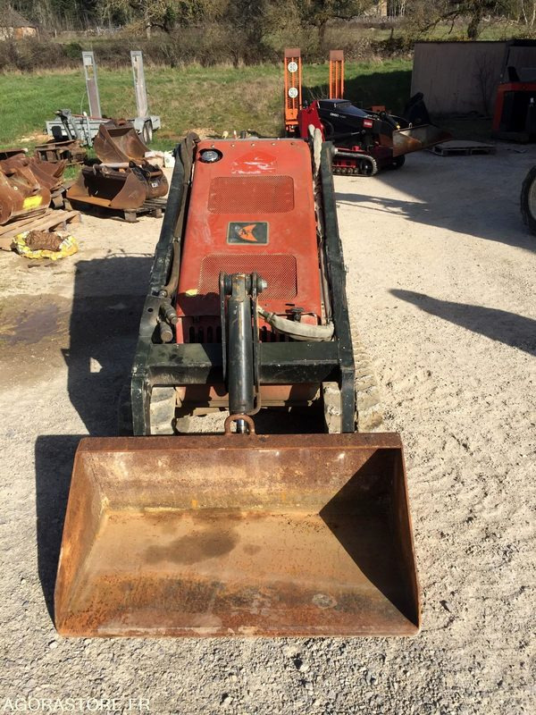 PORTE OUTILS à chenilles DITCH WITCH SK500 - Chargeuse: photos 4 PORTE OUTILS à chenilles DITCH WITCH SK500 - Chargeuse: photos 4