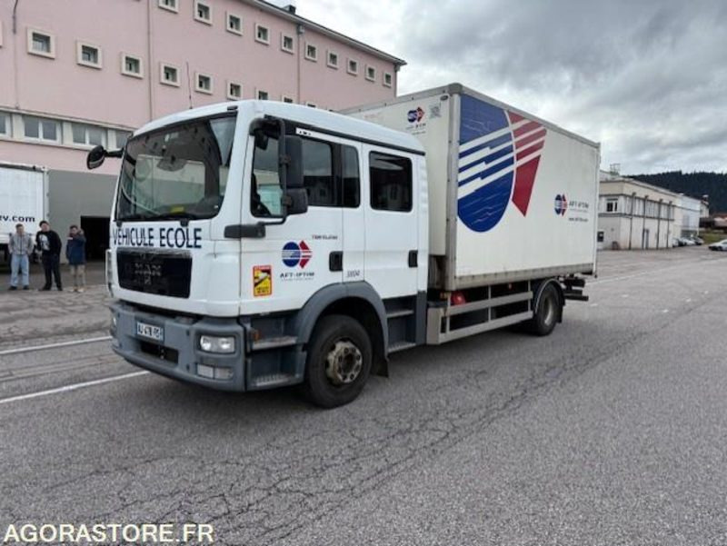 PORTEUR ROUTIER - MAN TGM 250 - Ex Véhicule Ecole - Parc 3804 - Camion fourgon: photos 2 PORTEUR ROUTIER - MAN TGM 250 - Ex Véhicule Ecole - Parc 3804 - Camion fourgon: photos 2