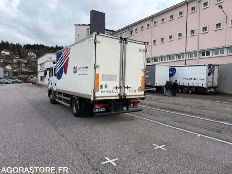 PORTEUR ROUTIER - MAN TGM 250 - Ex Véhicule Ecole - Parc 3804 - Camion fourgon: photos 3 PORTEUR ROUTIER - MAN TGM 250 - Ex Véhicule Ecole - Parc 3804 - Camion fourgon: photos 3