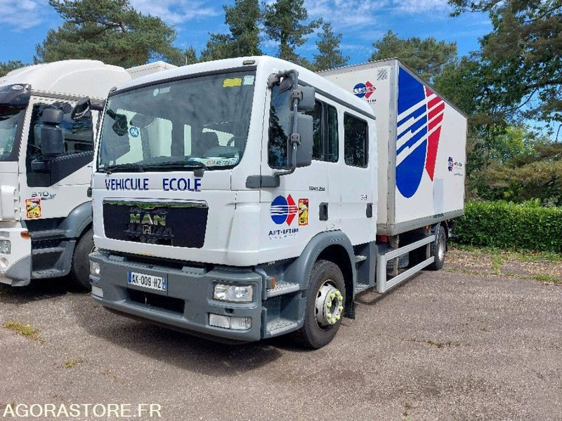 PORTEUR ROUTIER - MAN TGM-250 - ex Véhicule Ecole - Parc 3799 - Camion fourgon: photos 1 PORTEUR ROUTIER - MAN TGM-250 - ex Véhicule Ecole - Parc 3799 - Camion fourgon: photos 1
