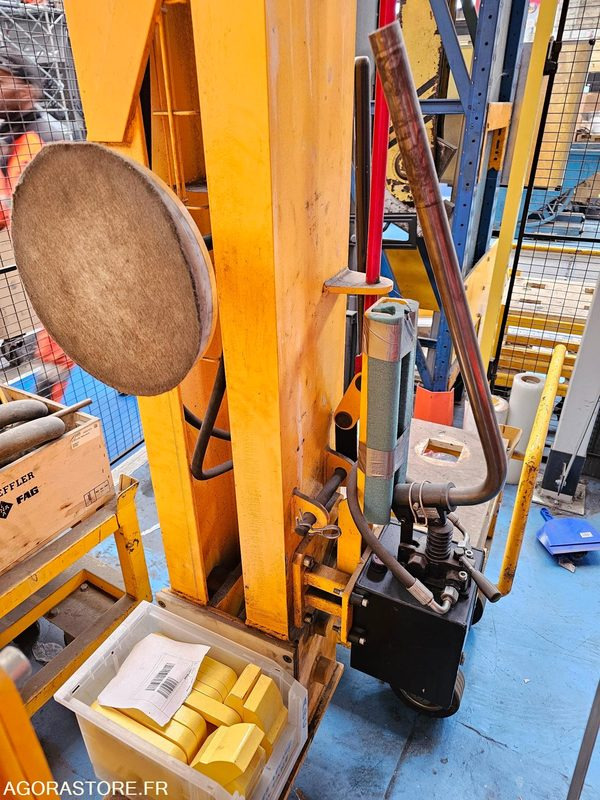 PORTIQUE DE LEVAGE KREMER - 389132 / 389133 - Portique de manutention: photos 4 PORTIQUE DE LEVAGE KREMER - 389132 / 389133 - Portique de manutention: photos 4