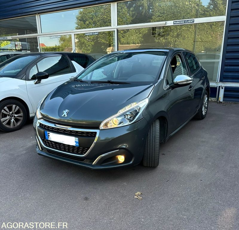 Peugeot 208 1.6 blue, HDI - Voiture: photos 2 Peugeot 208 1.6 blue, HDI - Voiture: photos 2