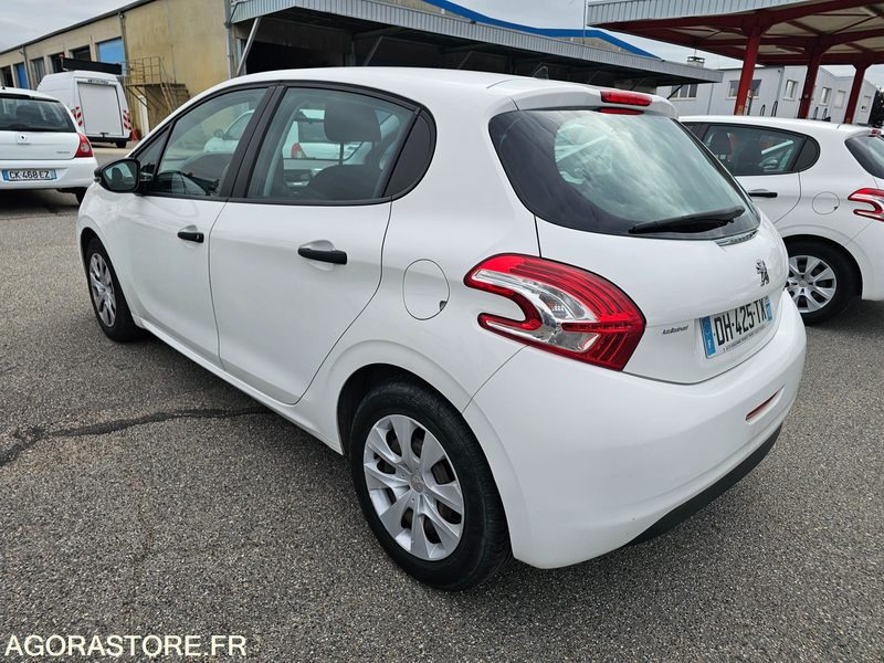 Peugeot 208 - 2014 - 134673km - DH425TX - Voiture: photos 4 Peugeot 208 - 2014 - 134673km - DH425TX - Voiture: photos 4