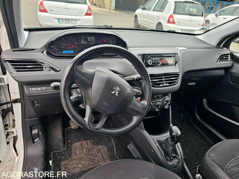 Peugeot 208 - 2014 - 145593km - DH782TX - Voiture: photos 5 Peugeot 208 - 2014 - 145593km - DH782TX - Voiture: photos 5