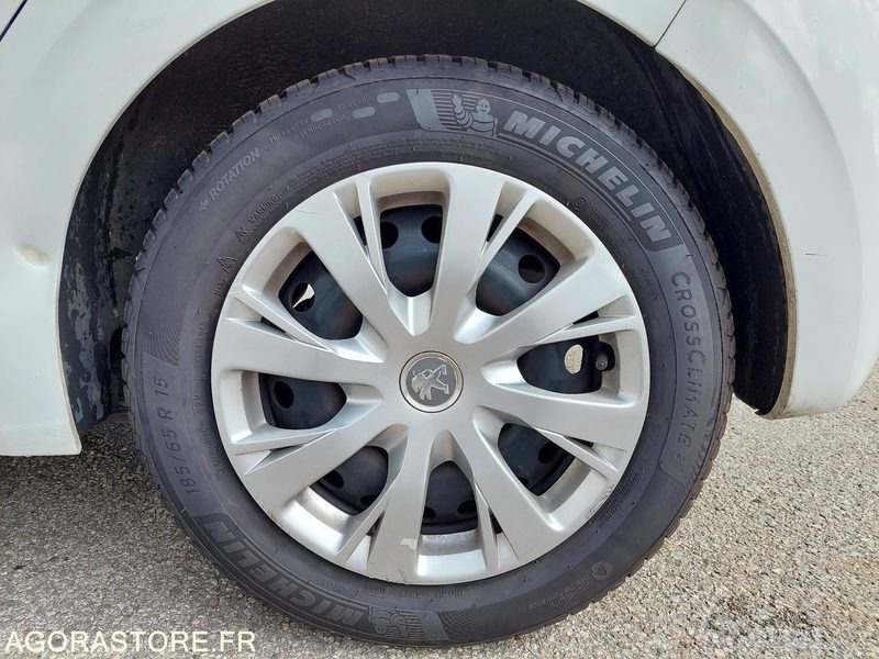 Peugeot 208 - 2018 - 111 261 kms- FB713AZ-ESSENCE - Voiture: photos 3 Peugeot 208 - 2018 - 111 261 kms- FB713AZ-ESSENCE - Voiture: photos 3