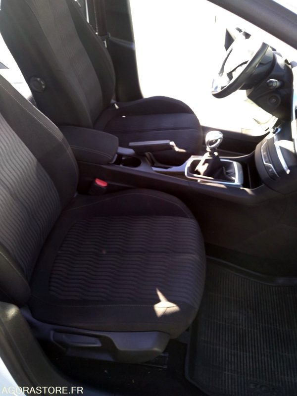 Peugeot 308 1.6 Blue Hdi 120 - 2014 - 168240 KM - Voiture: photos 3 Peugeot 308 1.6 Blue Hdi 120 - 2014 - 168240 KM - Voiture: photos 3