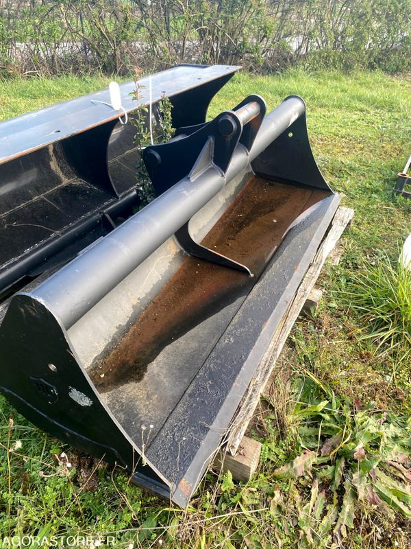 Godet curage 1800 mm NEUF - Pièces de rechange pour Engins de chantier: photos 2 Godet curage 1800 mm NEUF - Pièces de rechange pour Engins de chantier: photos 2
