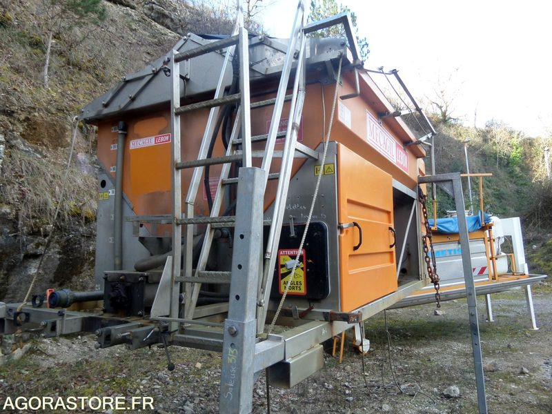 Lot saleuse pour pièces (n°63+n°313) - Pièces de rechange pour Engins de chantier: photos 4 Lot saleuse pour pièces (n°63+n°313) - Pièces de rechange pour Engins de chantier: photos 4