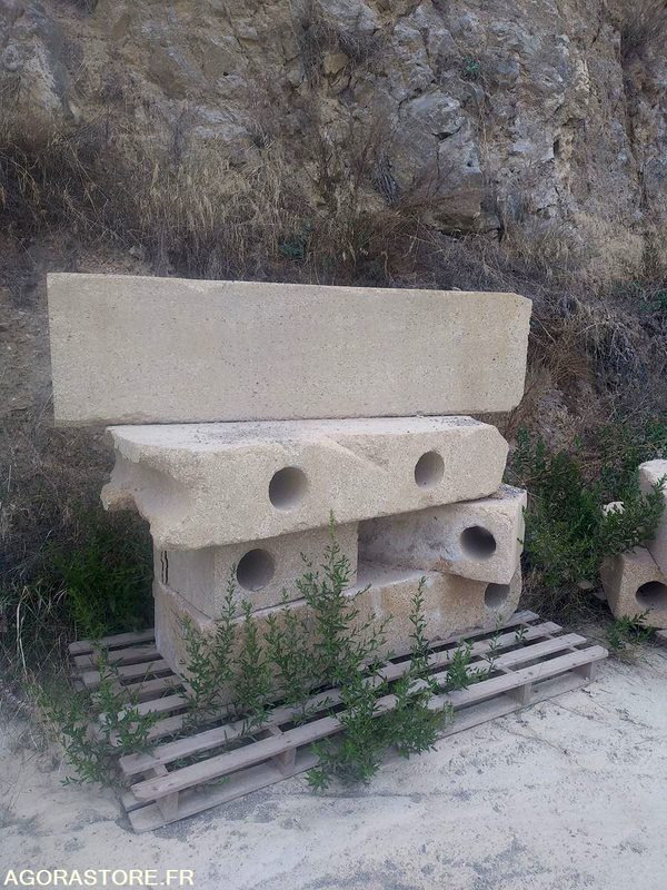 Pierre du Gard - Outil/ Équipement: photos 4 Pierre du Gard - Outil/ Équipement: photos 4