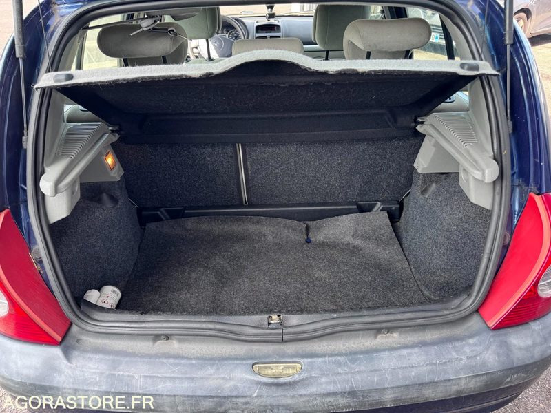 RENAULT CLIO 1.5 DCI 90CH - 2003 - 190000KMS - Voiture: photos 5 RENAULT CLIO 1.5 DCI 90CH - 2003 - 190000KMS - Voiture: photos 5