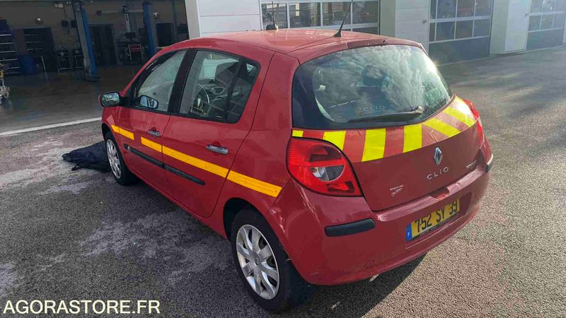 RENAULT CLIO 105 PRIVILÈGE - 2006 - 195322 KM - Voiture: photos 4 RENAULT CLIO 105 PRIVILÈGE - 2006 - 195322 KM - Voiture: photos 4