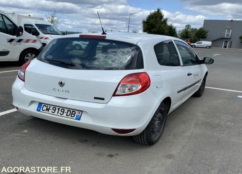 RENAULT CLIO / 160842 kms / 2013 / CW-919-DB - Voiture: photos 2 RENAULT CLIO / 160842 kms / 2013 / CW-919-DB - Voiture: photos 2