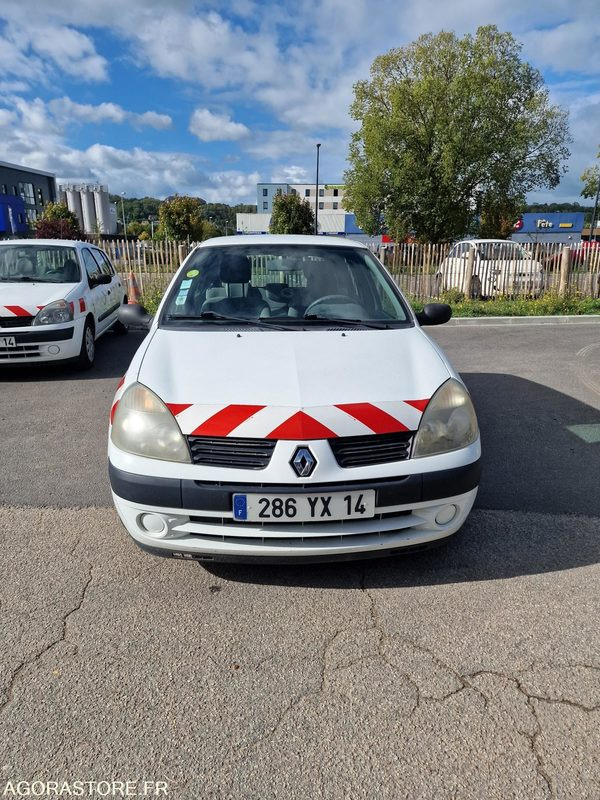 RENAULT CLIO 2 - LOT N°2 - Voiture: photos 2 RENAULT CLIO 2 - LOT N°2 - Voiture: photos 2