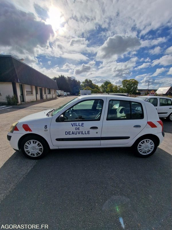 RENAULT CLIO 2 - LOT N°2 - Voiture: photos 3 RENAULT CLIO 2 - LOT N°2 - Voiture: photos 3