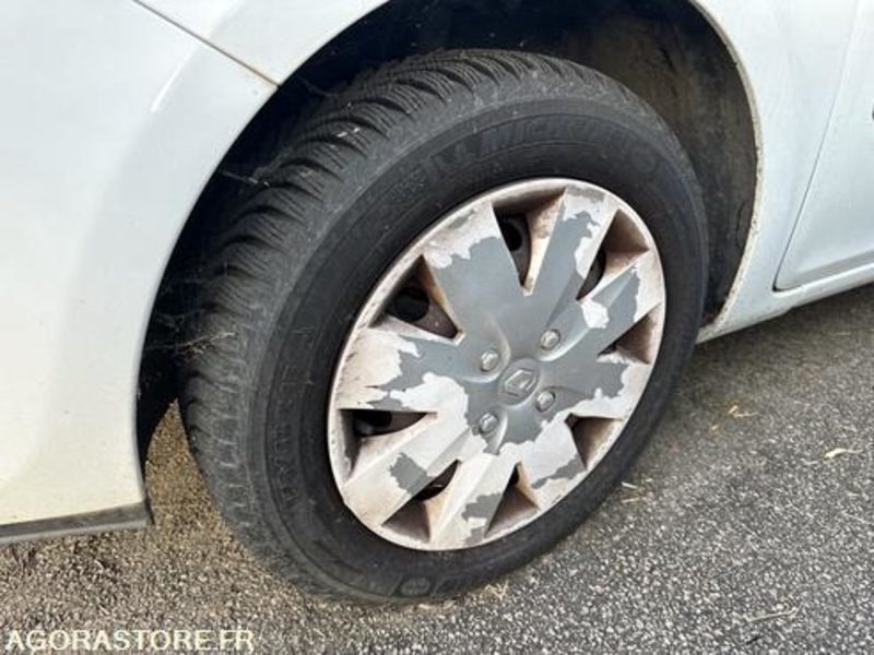 RENAULT CLIO - 2010 - 104062KM - AK212NT - Voiture: photos 4 RENAULT CLIO - 2010 - 104062KM - AK212NT - Voiture: photos 4