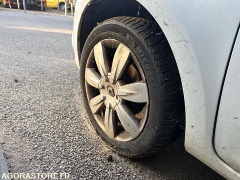 Voiture RENAULT CLIO - 2012 - 136676KM - CJ224LH: photos 13