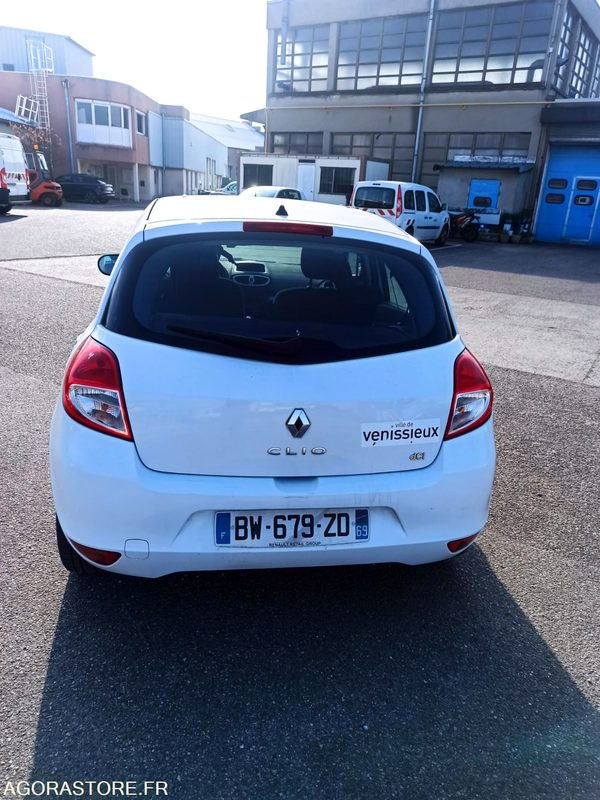 RENAULT CLIO 3 5 PORTES 5 PLACES 1.5 DCI 88CH 2011 58682KM - Voiture: photos 4 RENAULT CLIO 3 5 PORTES 5 PLACES 1.5 DCI 88CH 2011 58682KM - Voiture: photos 4