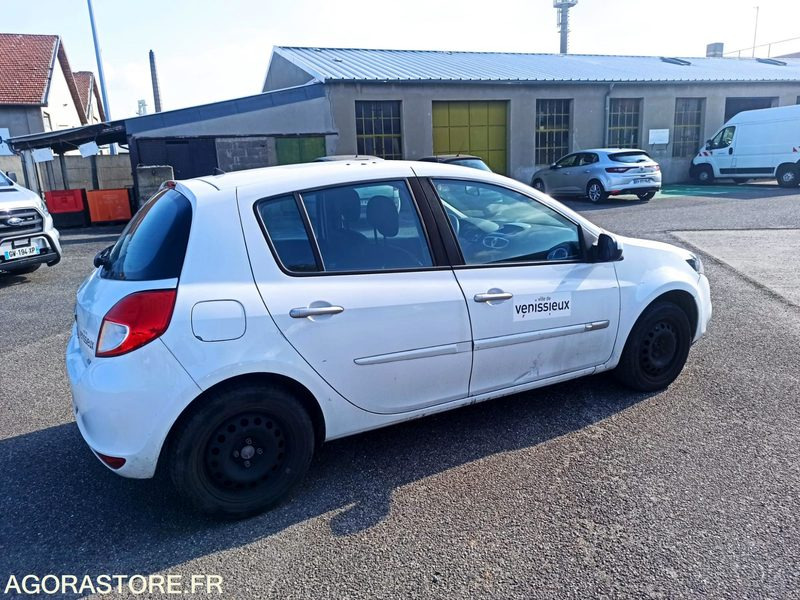 RENAULT CLIO 3 5 PORTES 5 PLACES 1.5 DCI 88CH 2011 58682KM - Voiture: photos 5 RENAULT CLIO 3 5 PORTES 5 PLACES 1.5 DCI 88CH 2011 58682KM - Voiture: photos 5