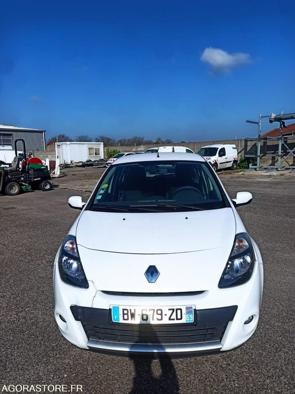 RENAULT CLIO 3 5 PORTES 5 PLACES 1.5 DCI 88CH 2011 58682KM - Voiture: photos 2 RENAULT CLIO 3 5 PORTES 5 PLACES 1.5 DCI 88CH 2011 58682KM - Voiture: photos 2