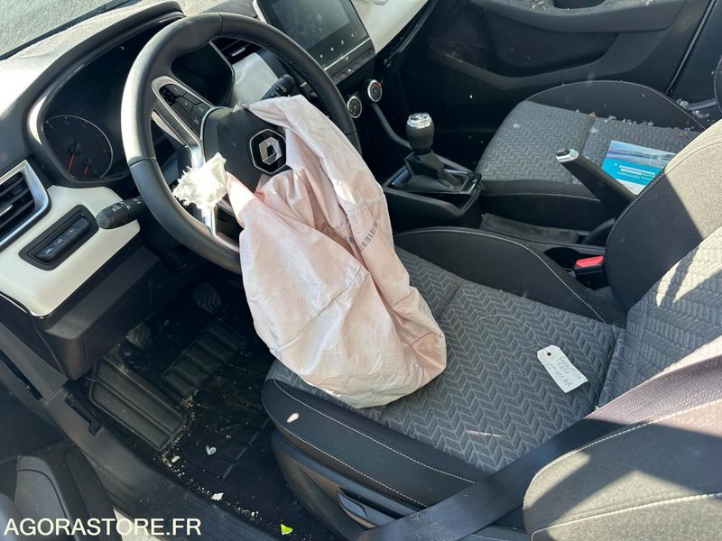 RENAULT - CLIO 5 - 2023 - 7655KMS - Voiture: photos 4 RENAULT - CLIO 5 - 2023 - 7655KMS - Voiture: photos 4