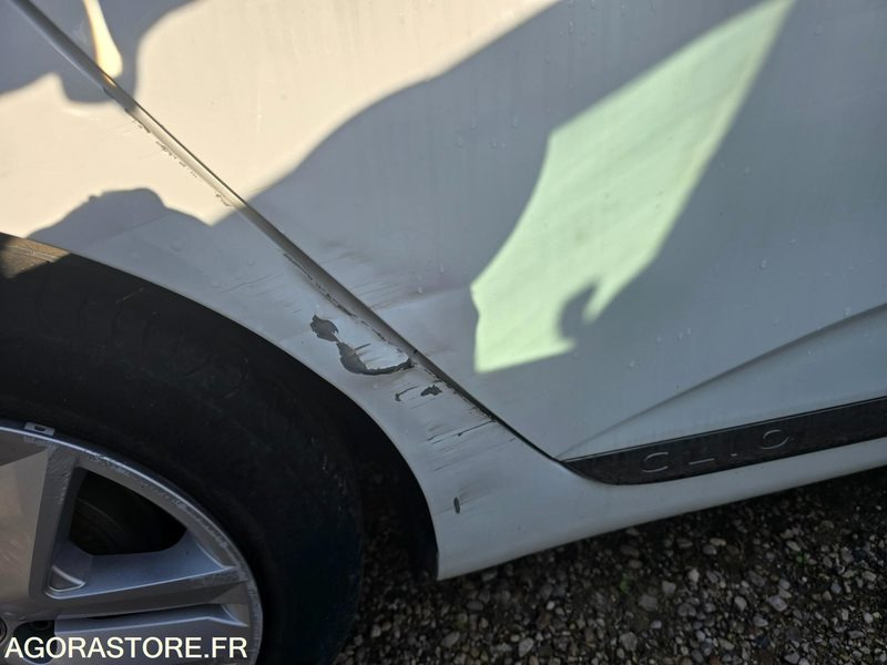 RENAULT CLIO 5 E-TECH HYBRIDE - Voiture: photos 2 RENAULT CLIO 5 E-TECH HYBRIDE - Voiture: photos 2
