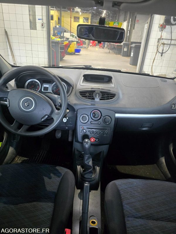 RENAULT CLIO - Voiture: photos 2 RENAULT CLIO - Voiture: photos 2