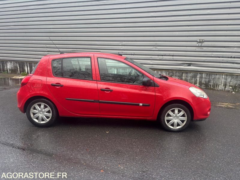 RENAULT - CLIO III (1.5 DCI) - DIESEL - 212000 kms - année 2013 - Voiture: photos 1 RENAULT - CLIO III (1.5 DCI) - DIESEL - 212000 kms - année 2013 - Voiture: photos 1