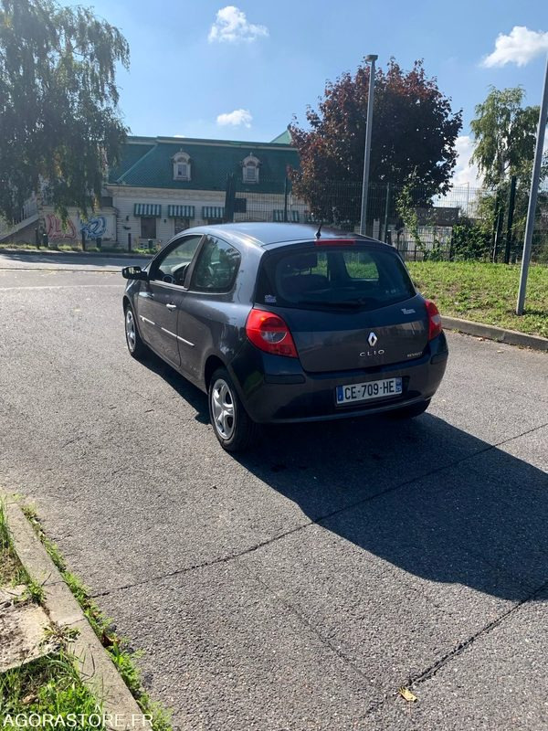 RENAULT CLIO III 16V 2006 238000 KM - Voiture: photos 5 RENAULT CLIO III 16V 2006 238000 KM - Voiture: photos 5
