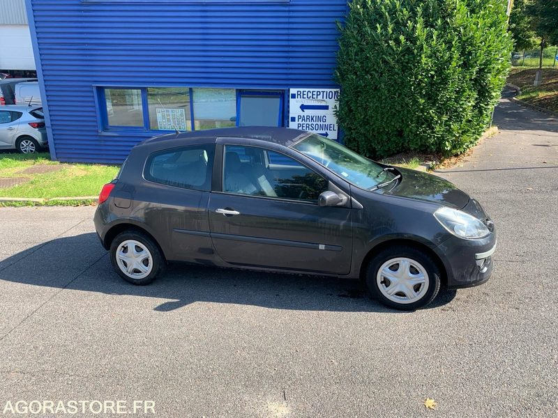 RENAULT CLIO III 16V 2006 238000 KM - Voiture: photos 2 RENAULT CLIO III 16V 2006 238000 KM - Voiture: photos 2