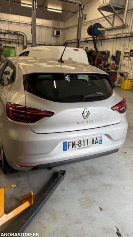 RENAULT CLIO V Diesel - 35000km - 2019 - Voiture: photos 2 RENAULT CLIO V Diesel - 35000km - 2019 - Voiture: photos 2