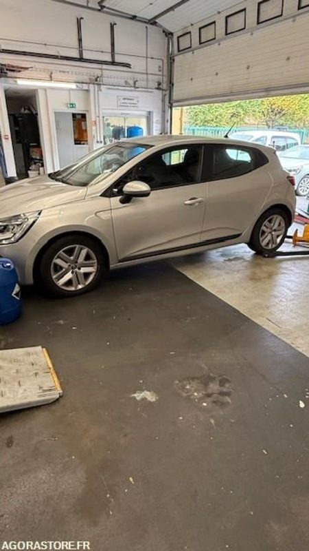 RENAULT CLIO V Diesel - 35000km - 2019 - Voiture: photos 3 RENAULT CLIO V Diesel - 35000km - 2019 - Voiture: photos 3