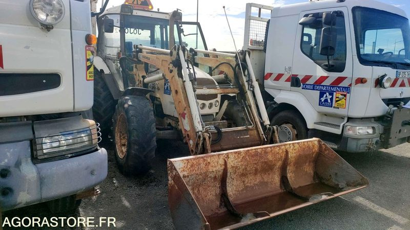 RENAULT ERGOS 446 - 2008 - Tracteur agricole: photos 2 RENAULT ERGOS 446 - 2008 - Tracteur agricole: photos 2