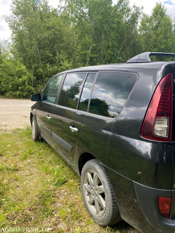 RENAULT ESPACE / 182 000 KM / 2011 / BY-961-XJ - Voiture: photos 4 RENAULT ESPACE / 182 000 KM / 2011 / BY-961-XJ - Voiture: photos 4