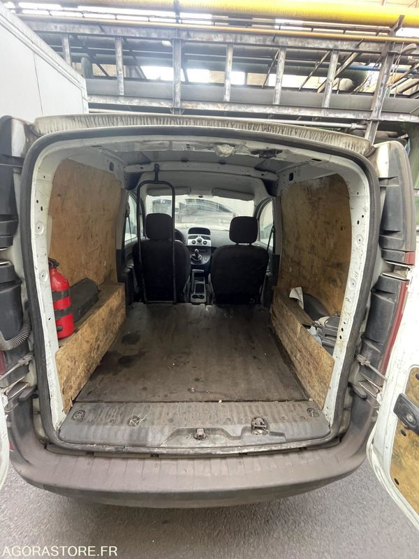 RENAULT KANGOO - 2011 - 157271KMs - BY-686-NP - Fourgonnette: photos 2 RENAULT KANGOO - 2011 - 157271KMs - BY-686-NP - Fourgonnette: photos 2