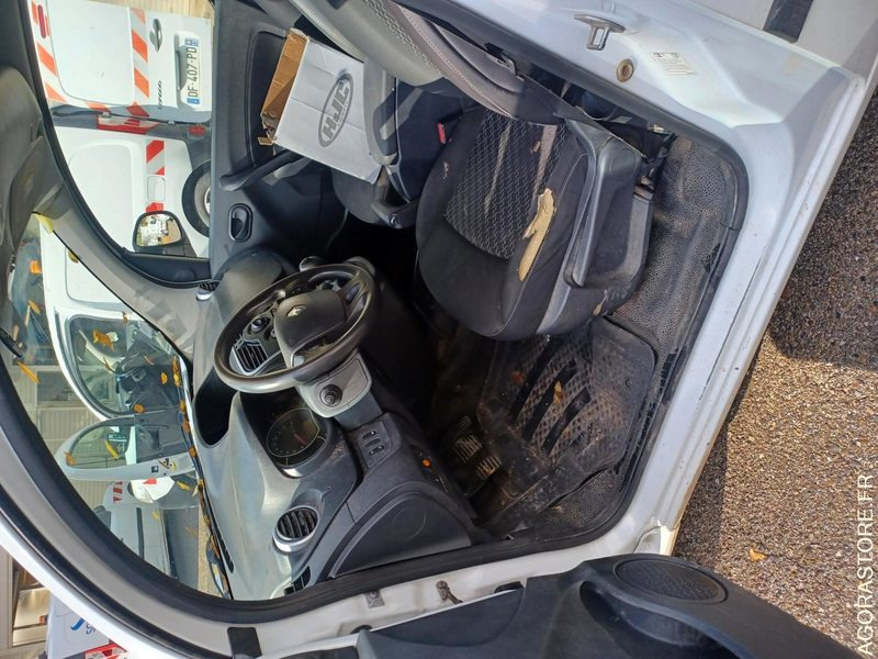 RENAULT KANGOO / REF SCP : 959 - Fourgon utilitaire: photos 3 RENAULT KANGOO / REF SCP : 959 - Fourgon utilitaire: photos 3
