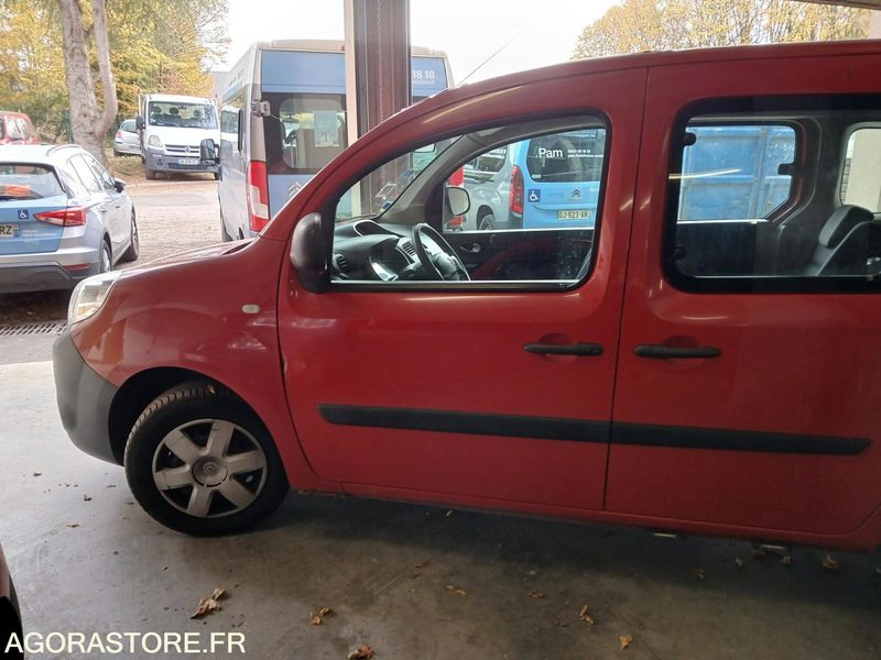 RENAULT KANGOO TPMR N°150546 - Bus scolaire: photos 4 RENAULT KANGOO TPMR N°150546 - Bus scolaire: photos 4
