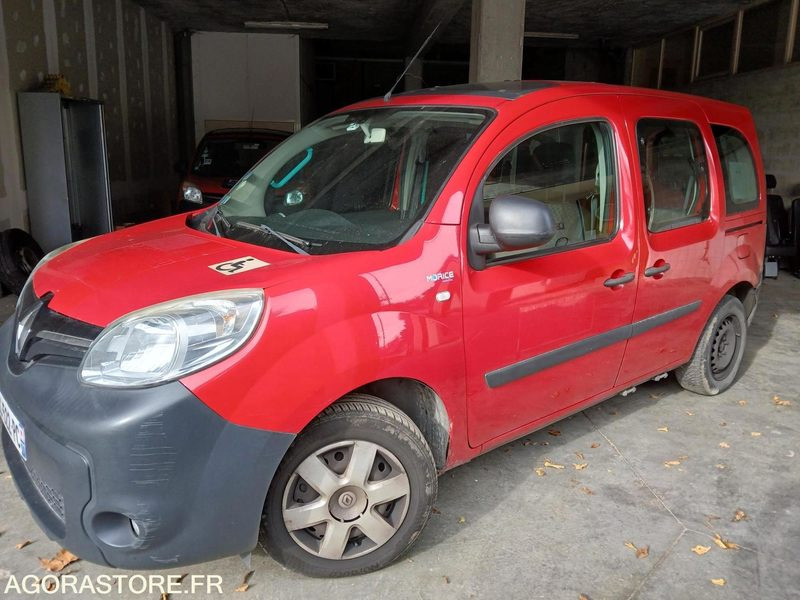 RENAULT KANGOO TPMR N°160552 - Bus scolaire: photos 2 RENAULT KANGOO TPMR N°160552 - Bus scolaire: photos 2