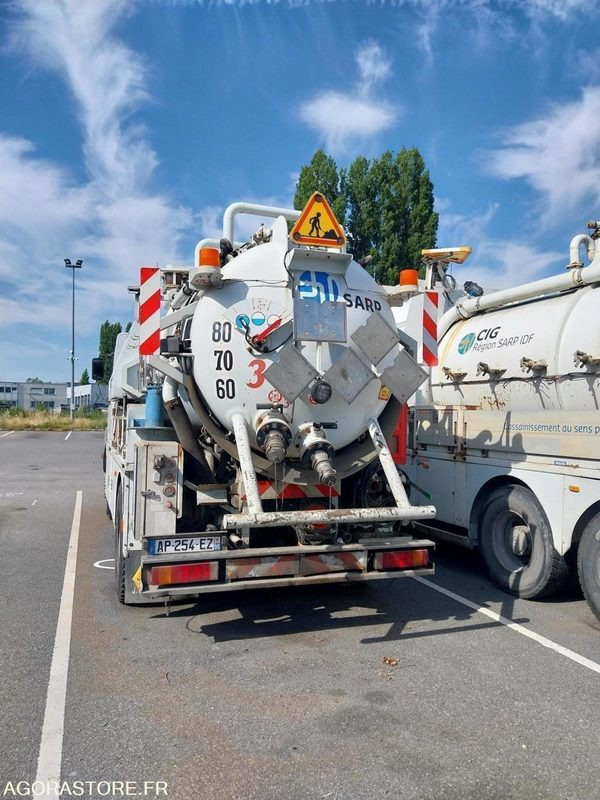 RENAULT Kerax 320 HUWER ADR 2002 (165000Km) ROULANT EXPORT UNIQUEMENT - Camion hydrocureur: photos 4 RENAULT Kerax 320 HUWER ADR 2002 (165000Km) ROULANT EXPORT UNIQUEMENT - Camion hydrocureur: photos 4