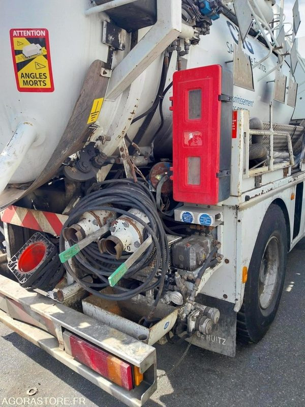 RENAULT Kerax 320 HUWER ADR 2002 (165000Km) ROULANT EXPORT UNIQUEMENT - Camion hydrocureur: photos 5 RENAULT Kerax 320 HUWER ADR 2002 (165000Km) ROULANT EXPORT UNIQUEMENT - Camion hydrocureur: photos 5