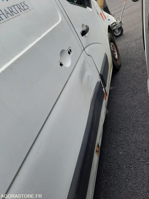 RENAULT MASTER - 2013 - 50449KM - Fourgon utilitaire: photos 2 RENAULT MASTER - 2013 - 50449KM - Fourgon utilitaire: photos 2