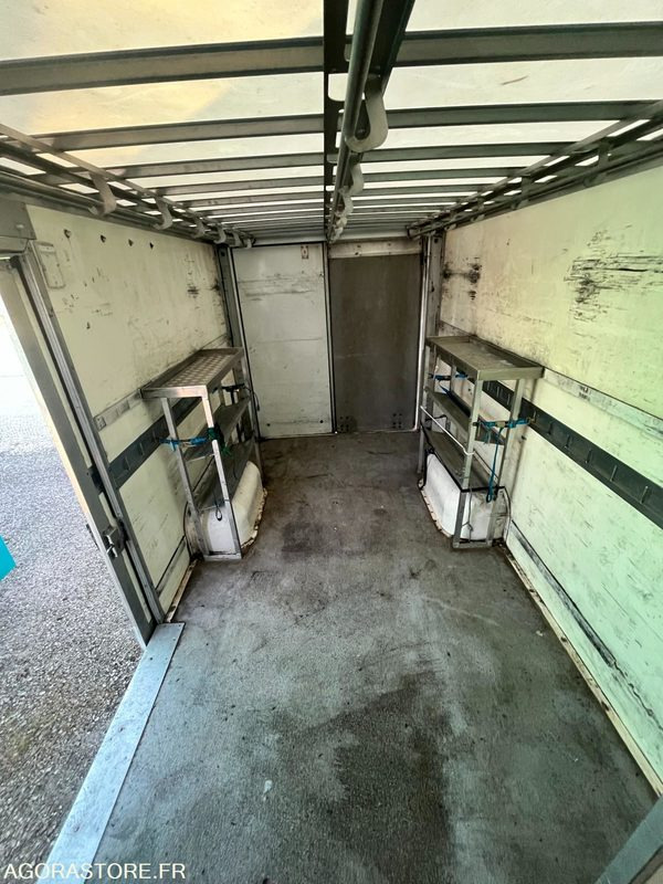 RENAULT MASTER - 2015 - 336611 Kms - Fourgon utilitaire: photos 3 RENAULT MASTER - 2015 - 336611 Kms - Fourgon utilitaire: photos 3