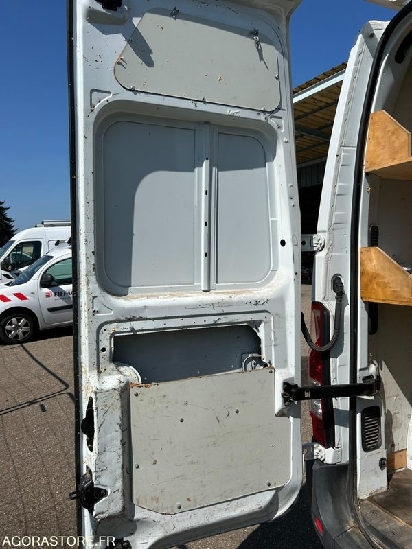 RENAULT MASTER 2015 - Fourgon utilitaire: photos 1 RENAULT MASTER 2015 - Fourgon utilitaire: photos 1