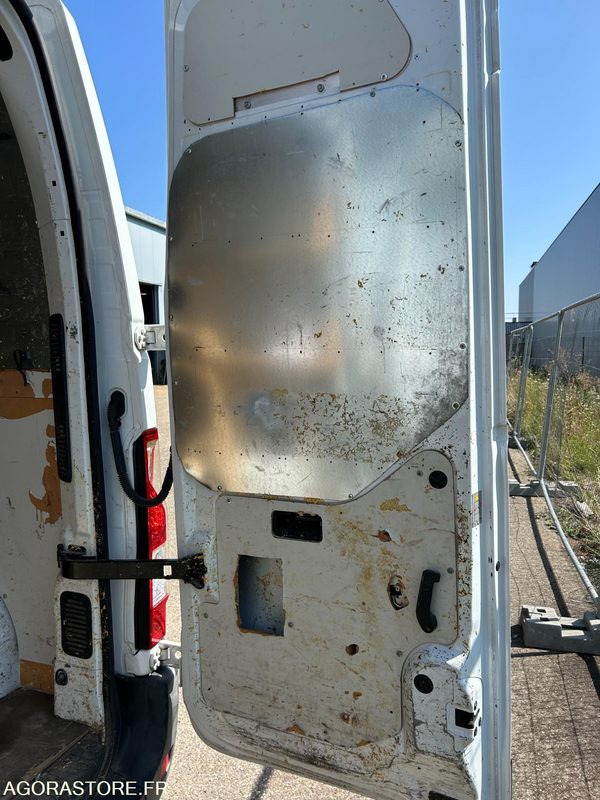 RENAULT MASTER 2015 - Fourgon utilitaire: photos 2 RENAULT MASTER 2015 - Fourgon utilitaire: photos 2