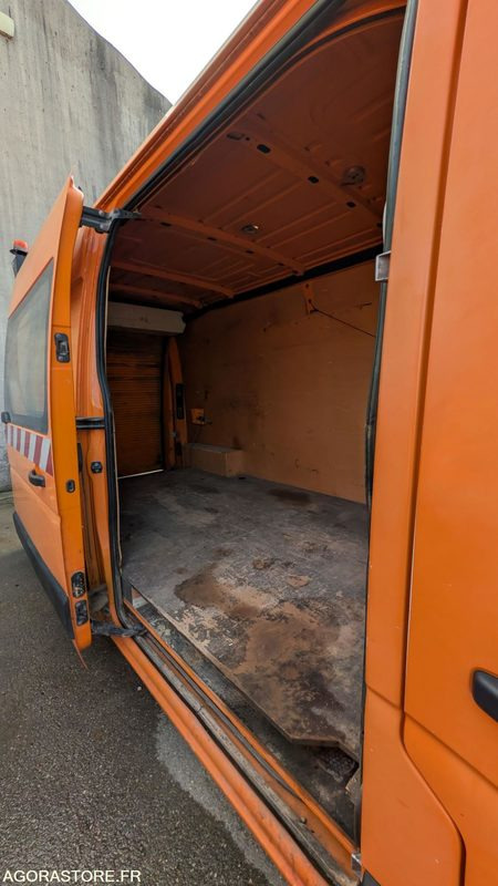 RENAULT MASTER BA-650-XB - Moteur tournant - BV ok - pb charge batterie - Fourgon utilitaire: photos 4 RENAULT MASTER BA-650-XB - Moteur tournant - BV ok - pb charge batterie - Fourgon utilitaire: photos 4
