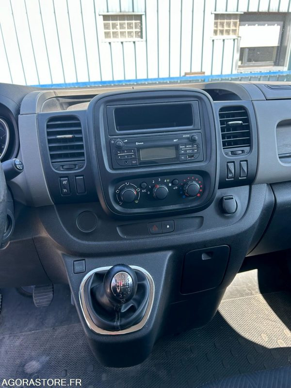RENAULT TRAFIC 2015 - Fourgon utilitaire: photos 1 RENAULT TRAFIC 2015 - Fourgon utilitaire: photos 1