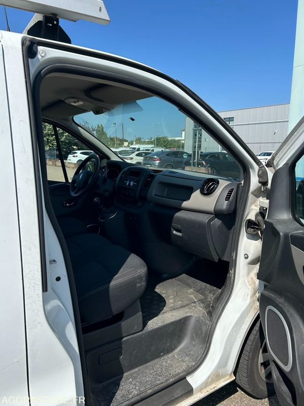 RENAULT TRAFIC 2015 - Fourgon utilitaire: photos 5 RENAULT TRAFIC 2015 - Fourgon utilitaire: photos 5
