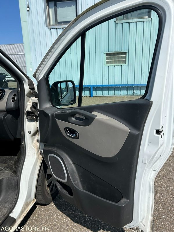 RENAULT TRAFIC 2015 - Fourgon utilitaire: photos 4 RENAULT TRAFIC 2015 - Fourgon utilitaire: photos 4