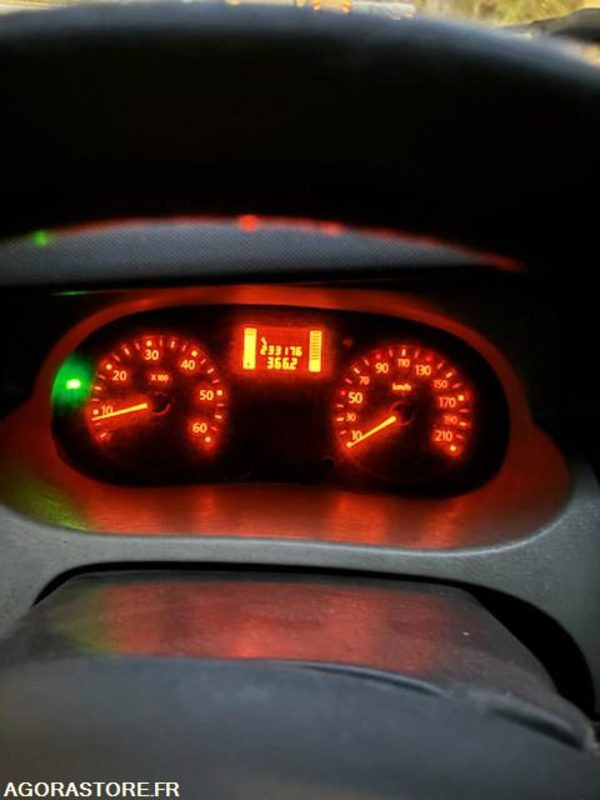 RENAULT TRAFIC - Fourgon utilitaire: photos 1 RENAULT TRAFIC - Fourgon utilitaire: photos 1